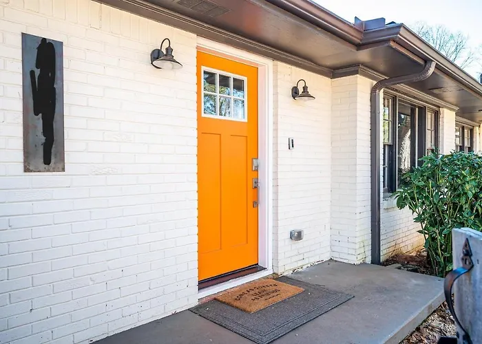 4Br/3Ba Luxurious Decatur Home W/ Patio & Backyard